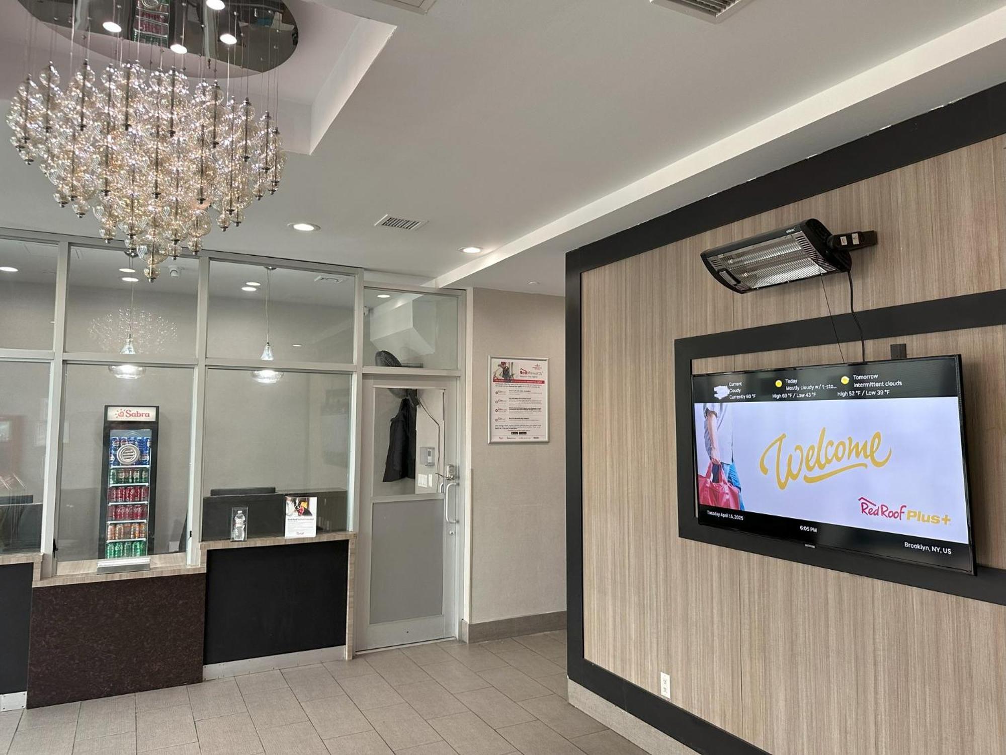 Red Roof Plus Brooklyn - Flatbush Ave นิวยอร์ก ภายนอก รูปภาพ